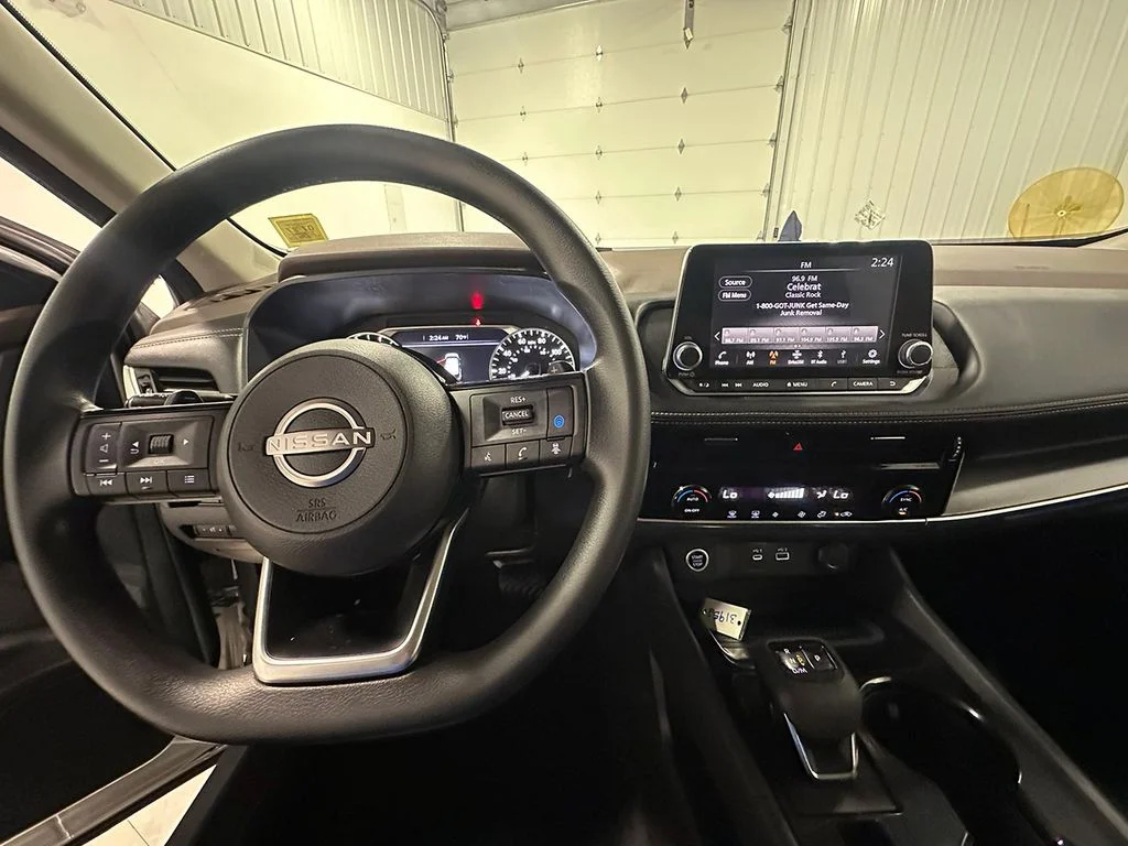Used 2022 Silver Nissan SV image 38