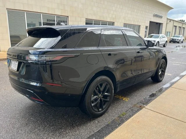 Used 2024 Santorini Black Metallic Land Rover Dynamic SE image 4