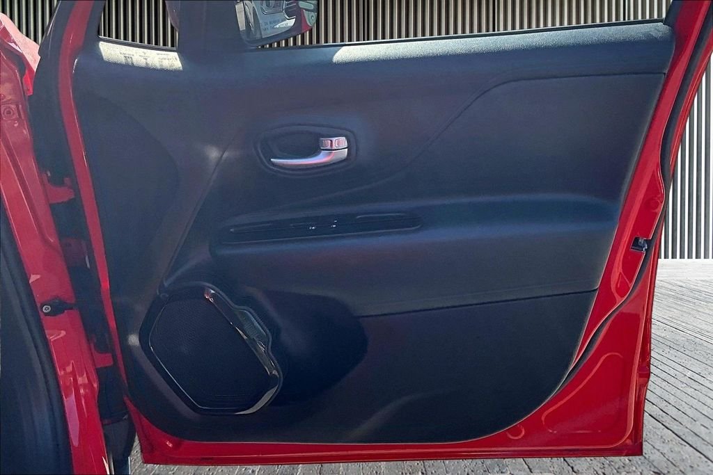 Used 2023 Red Jeep Altitude image 26