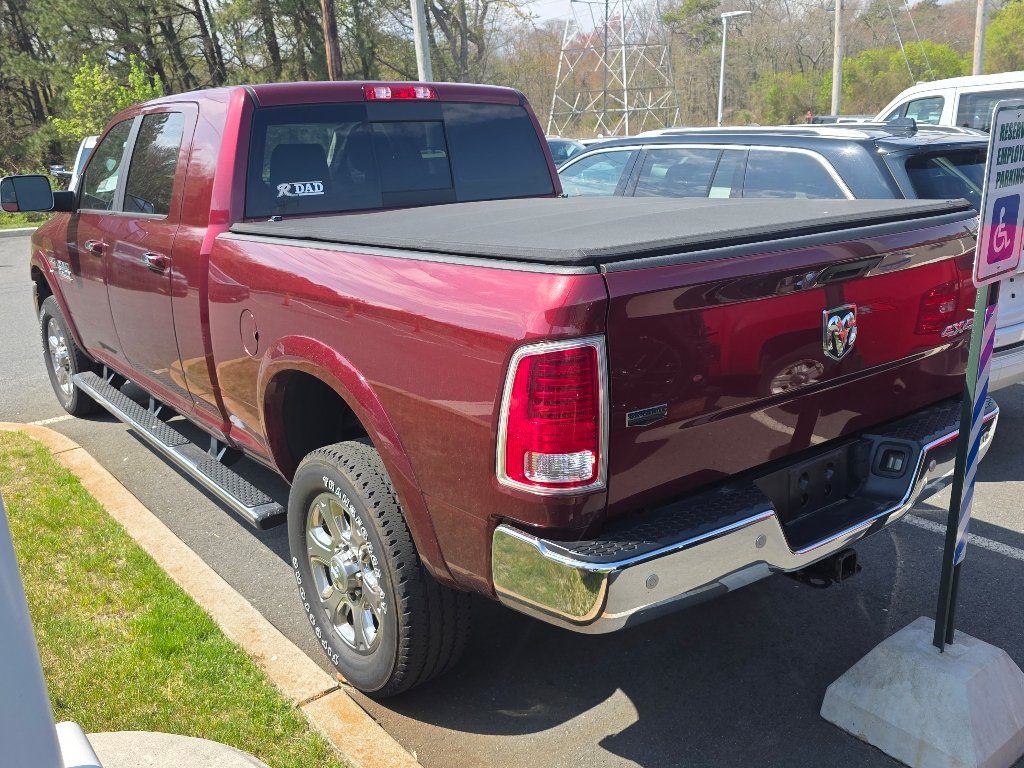 Used 2018 Delmonico Red Pearl Coat Ram Laramie image 4