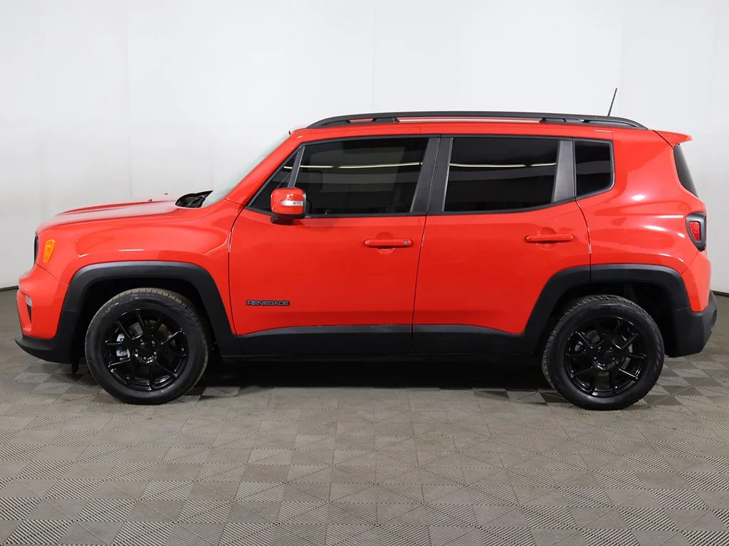 Used 2020 Red Jeep Latitude image 12