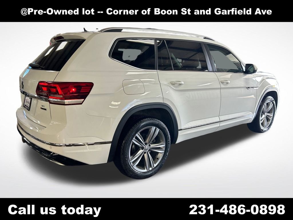Used 2018 White Volkswagen SEL image 5