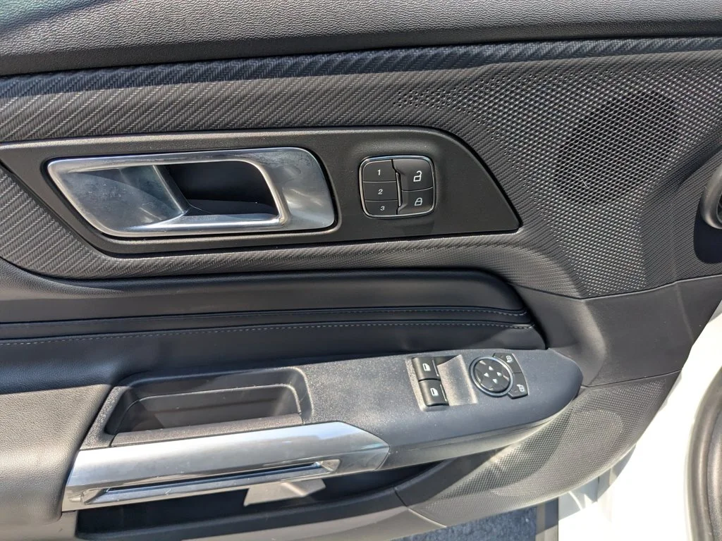Used 2025  Ford GT Premium image 11