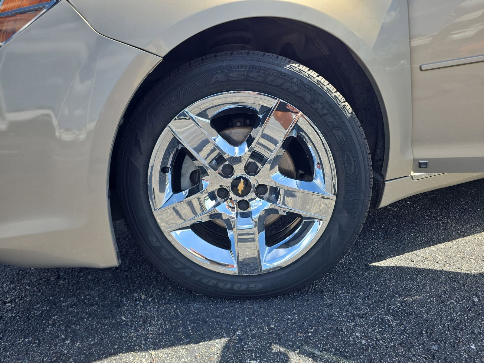 Used 2010 Gold Chevrolet LT image 24