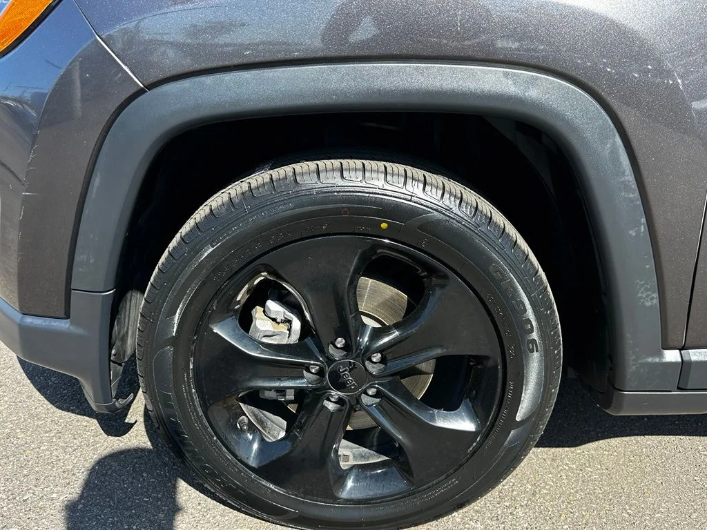 Used 2019 Gray Jeep Latitude image 9