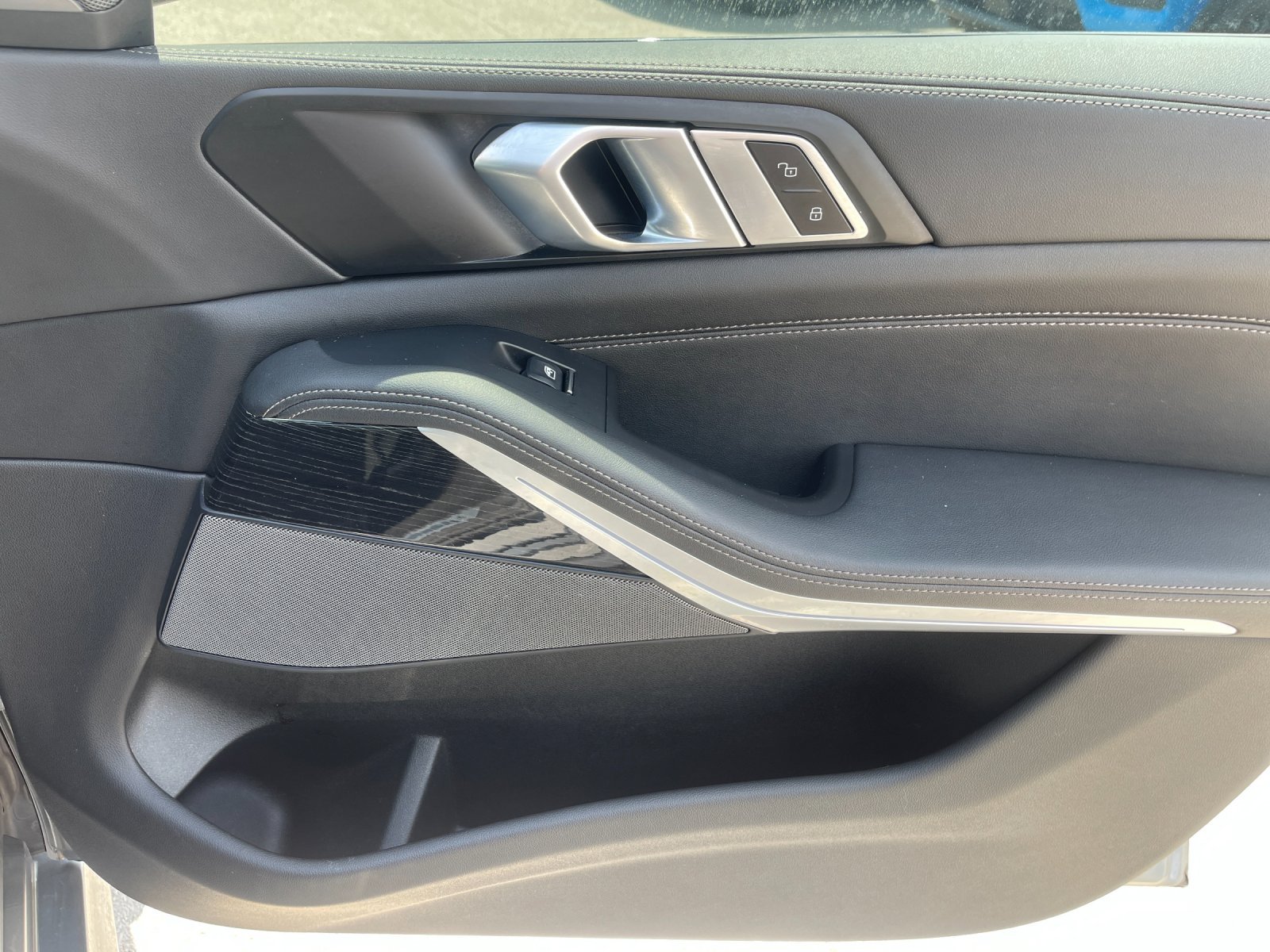 Used 2024 Gray BMW xDrive40i image 20