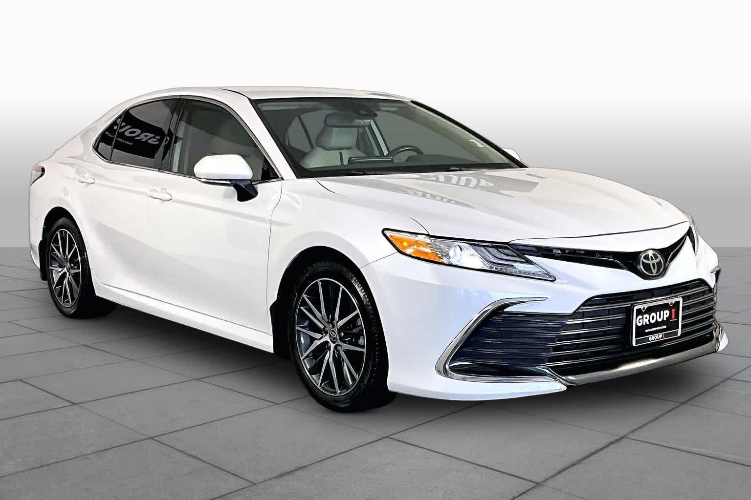 Used 2023 Wind Chill Pearl Toyota XLE image 3