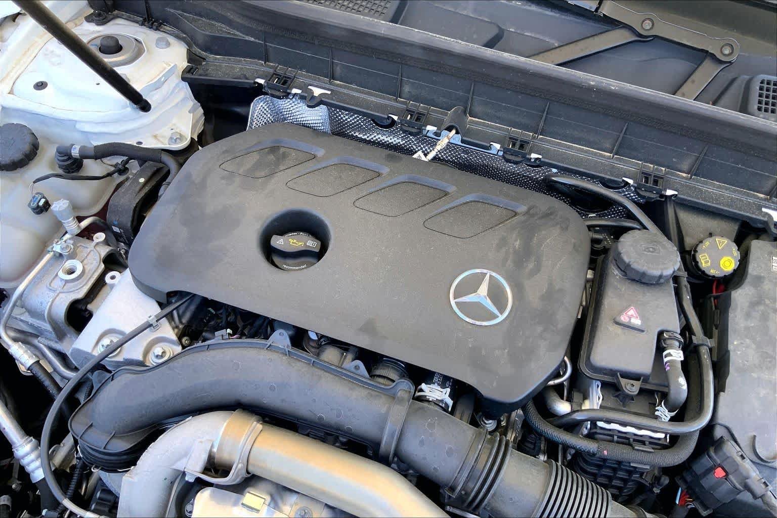 Certified Used 2025 Polar White Mercedes-Benz GLB 250 image 30