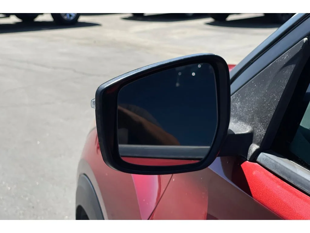 Used 2018 Cayenne Red/Super Black Nissan SR image 11