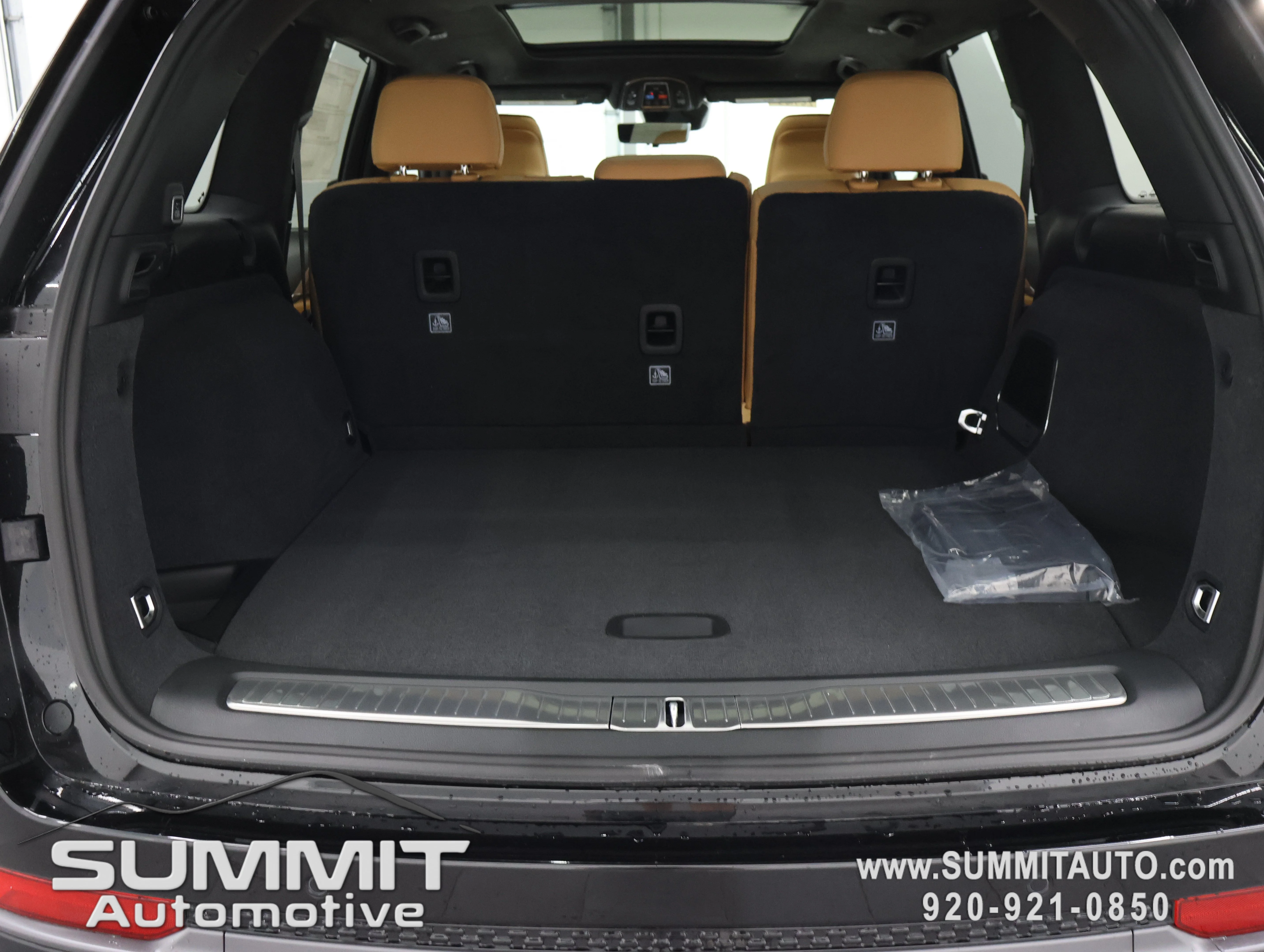 New 2026 Diamond Black Crystal Pearl-Coat Exterior Paint Jeep Summit image 32