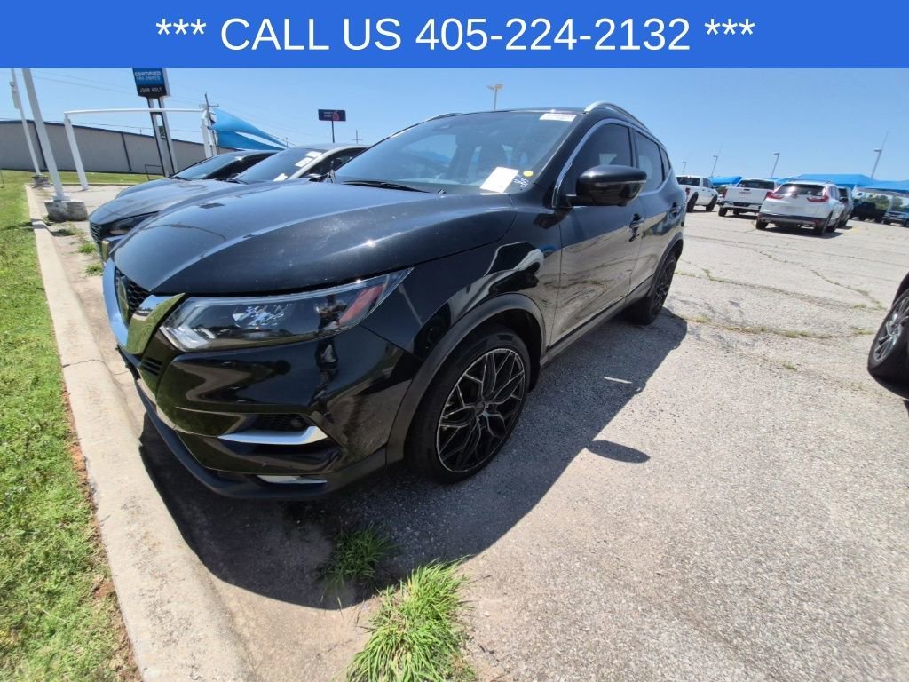 Used 2022  Nissan SL image 2