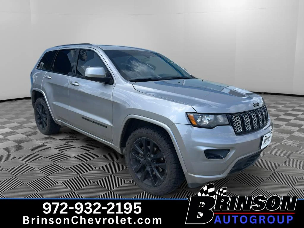 Used 2017 Silver Jeep Altitude image 3