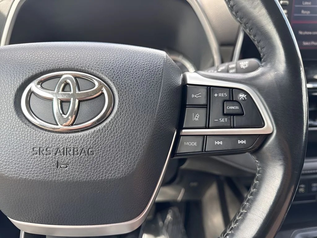 Used 2022 Gray Toyota XLE image 16