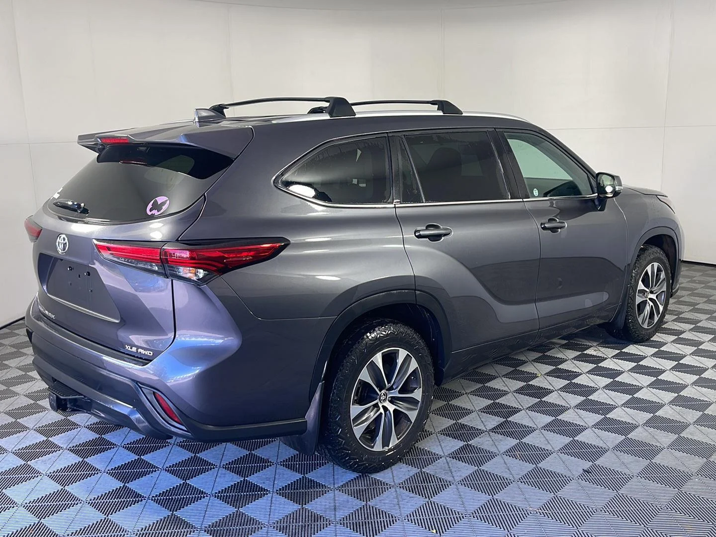 Used 2022 Magnetic Gray Metallic Toyota XLE image 6