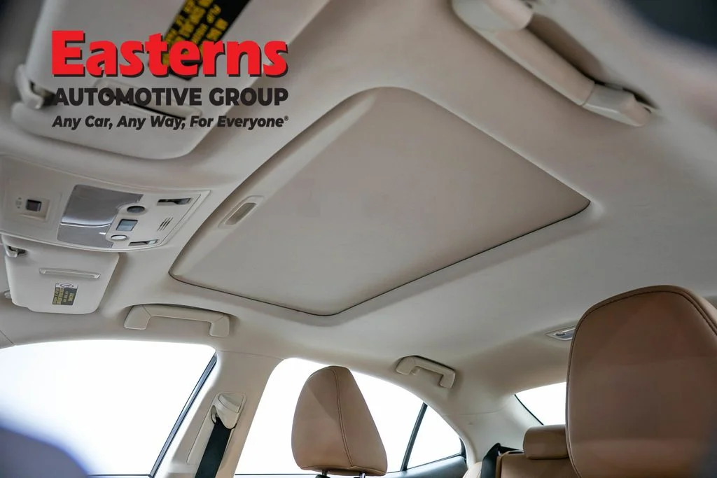 Used 2018 White Lexus 300 image 34