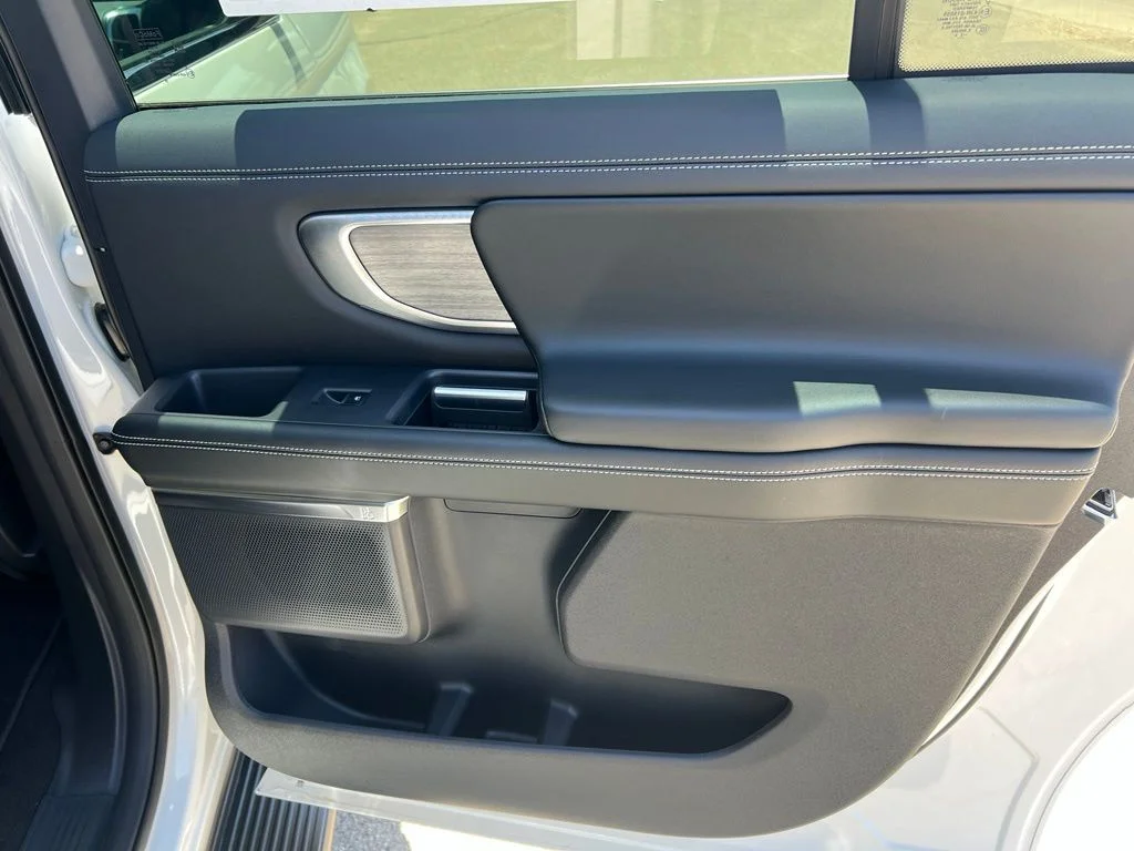 New 2027 Star White Metallic Tri-Coat Ford MAX Platinum image 28