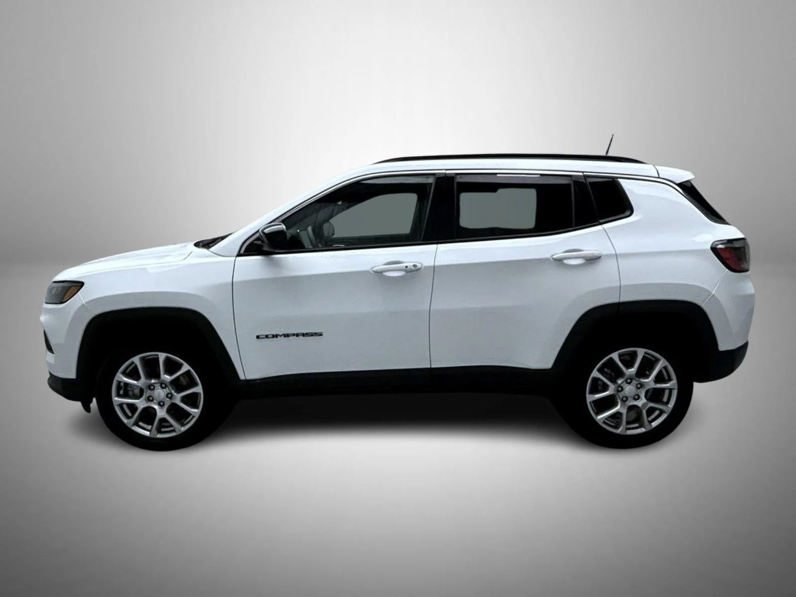 Used 2024 White Jeep Latitude Lux image 8