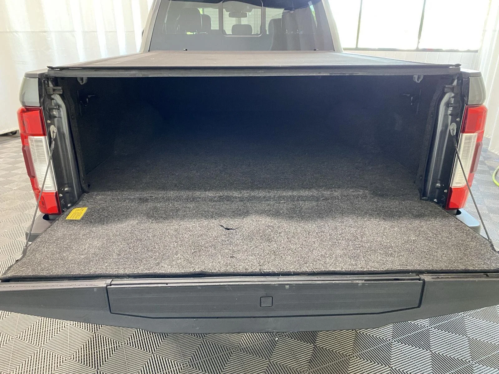 Used 2019 Magnetic Ford LARIAT image 16