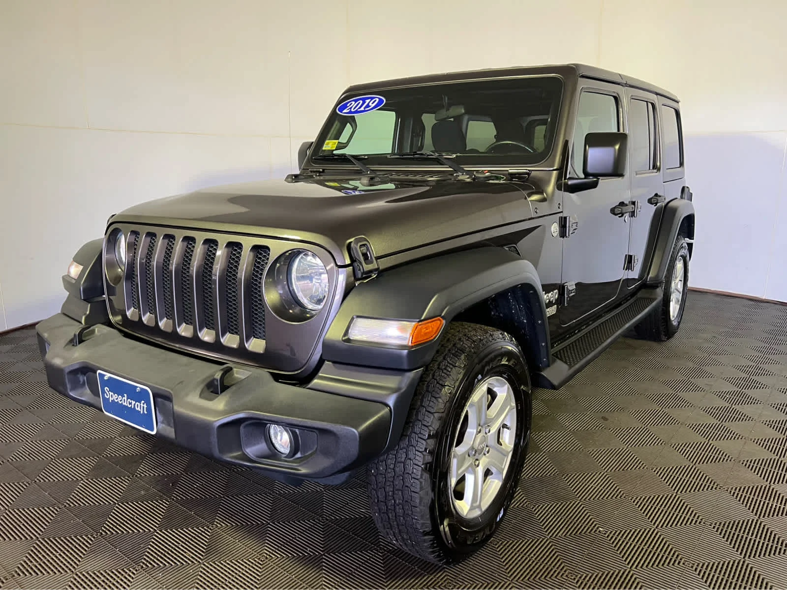 Used 2019 Granite Crystal Metallic Clearcoat Jeep Sport S image 3