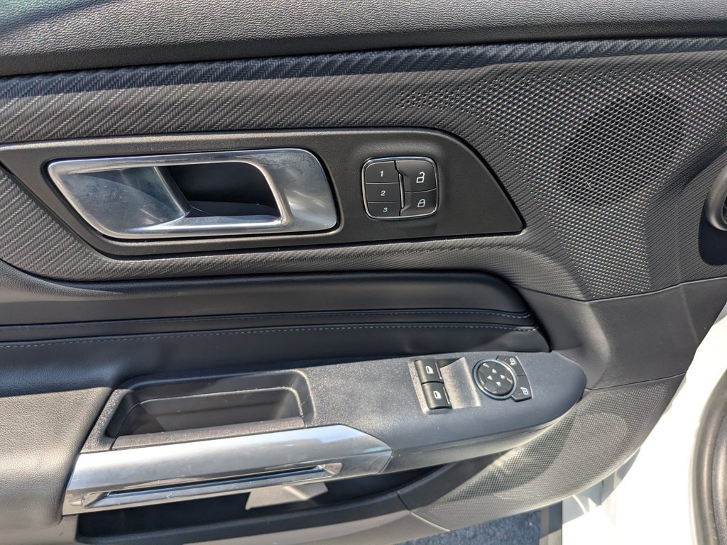 Used 2025  Ford GT Premium image 11