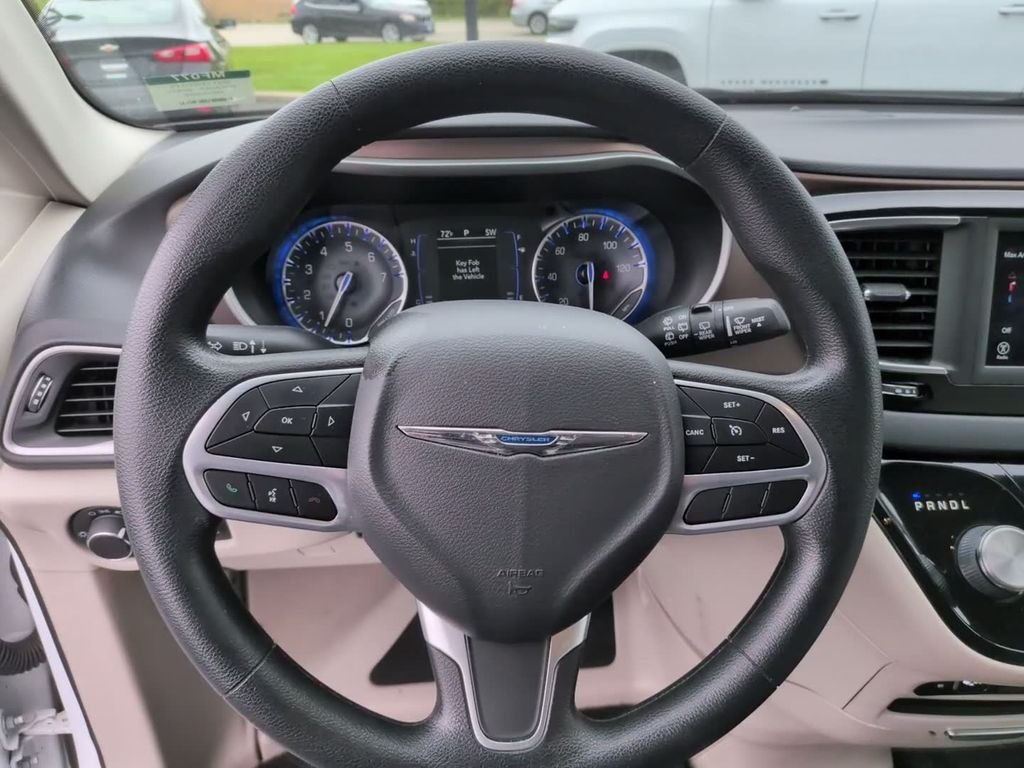 Used 2021 White Chrysler LXI image 18