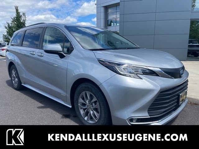 2021 Toyota Sienna XLE 7-Passenger Hybrid AWD's photo