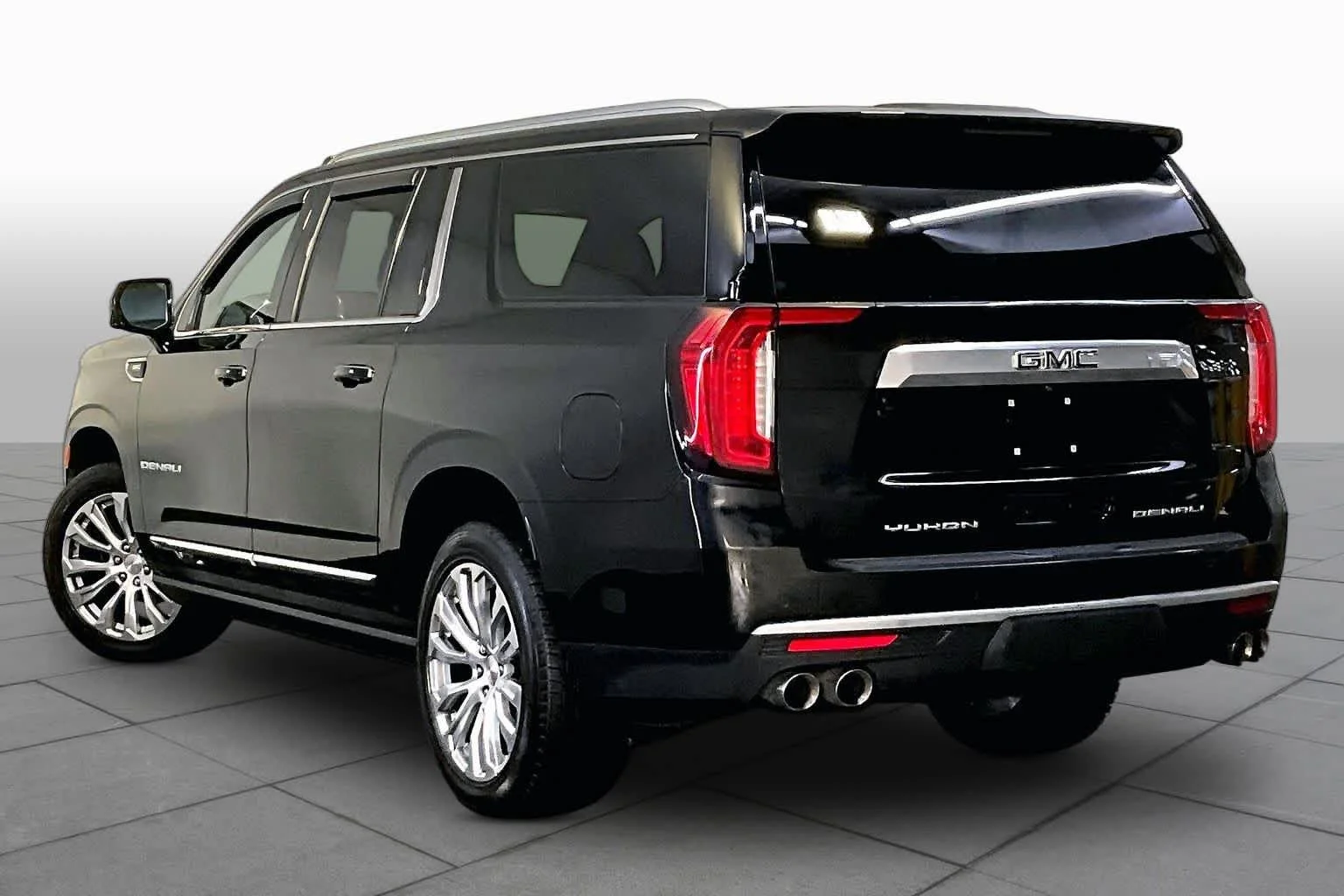 Used 2023 Onyx Black GMC Denali image 23