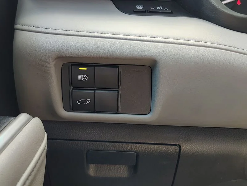 Used 2022 Silver Toyota XLE image 26