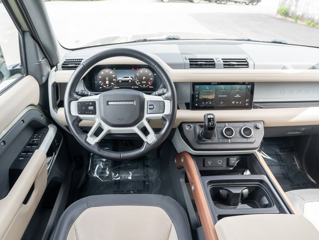 Used 2024 Green Land Rover X-Dynamic SE image 13