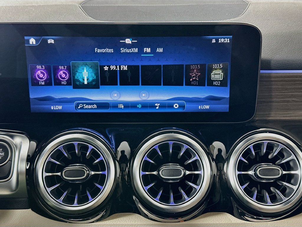 New 2026 Polar White Mercedes-Benz GLB 250 image 46