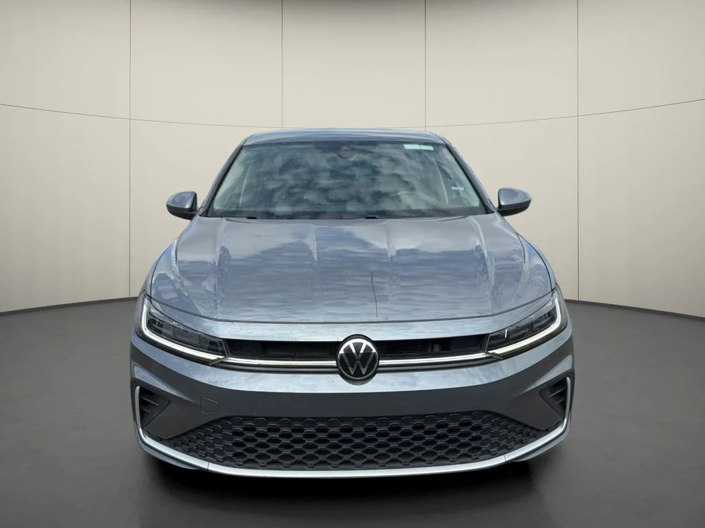 Used 2025 Gray Volkswagen 1.5T SE image 2