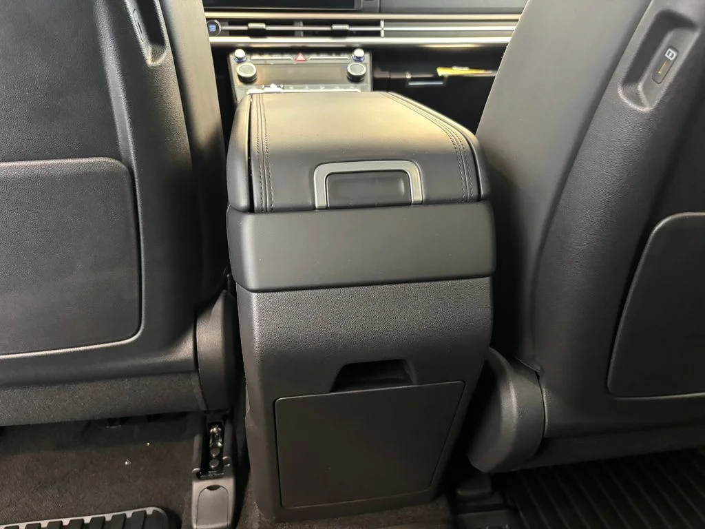 Used 2025 White Hyundai SEL image 25