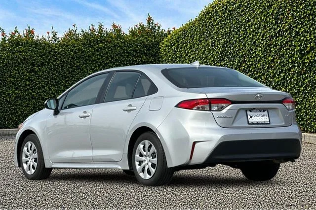 2025 Toyota Corolla LE - Photo 6