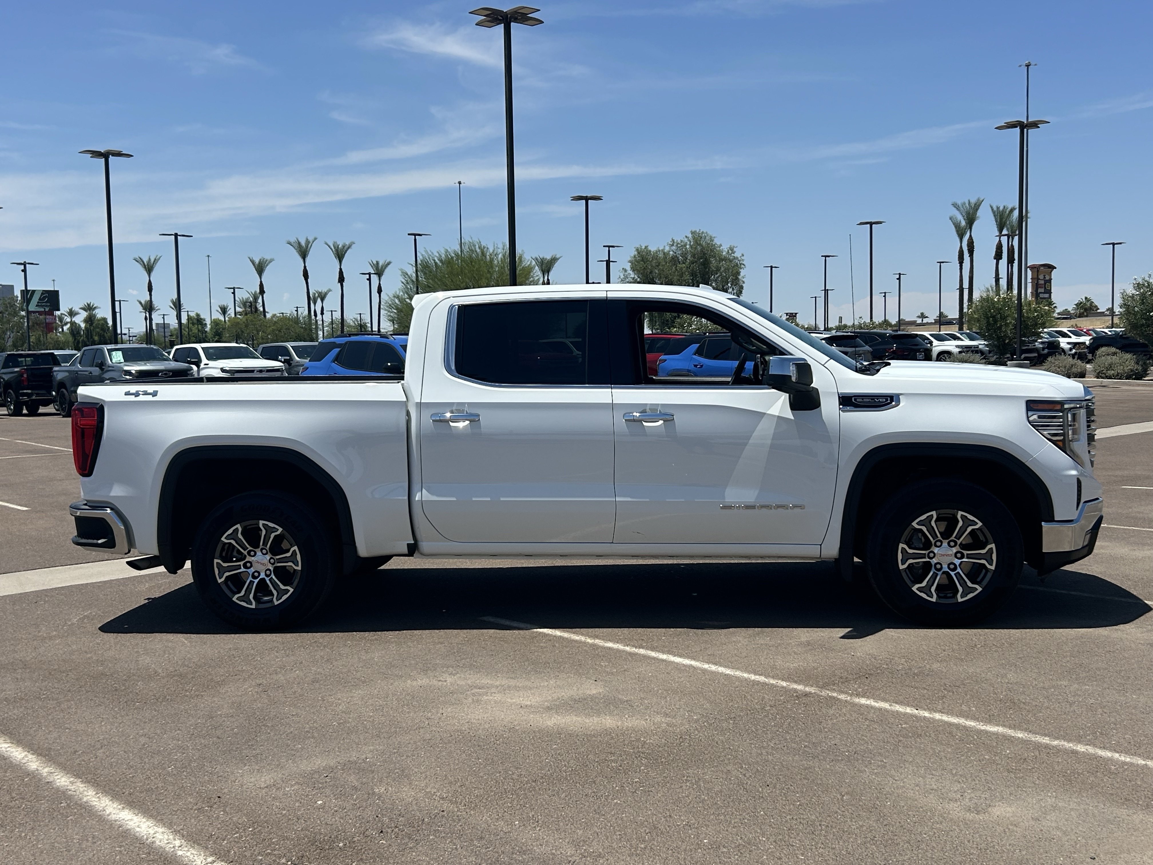 2025 GMC Sierra 1500 SLT - Photo 6