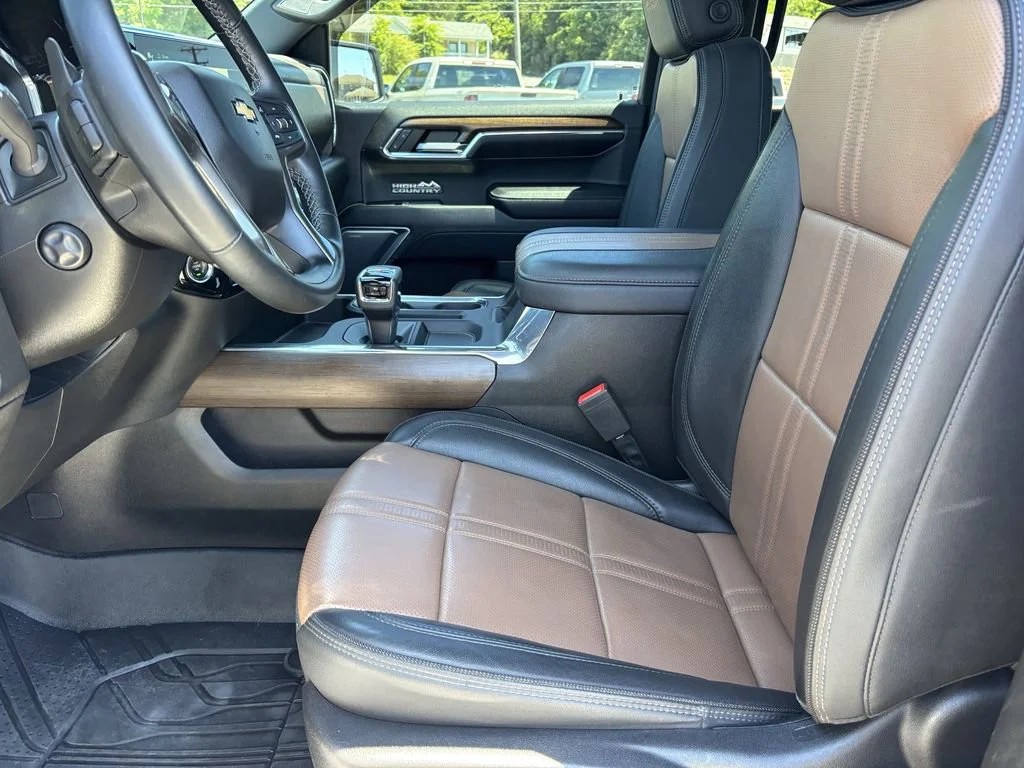 Used 2023 Iridescent Pearl Tricoat Chevrolet High Country image 18