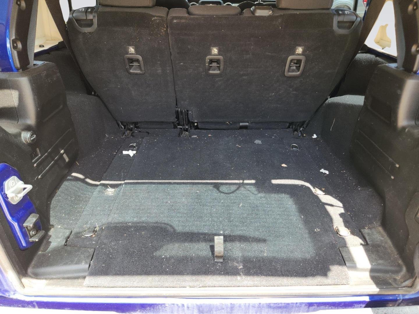 Used 2018 Ocean Blue Metallic Clearcoat Jeep Sport image 31