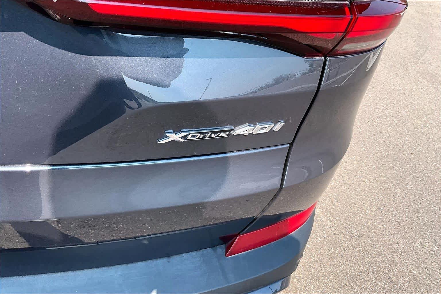 Used 2021 Arctic Gray Metallic BMW xDrive40i image 10