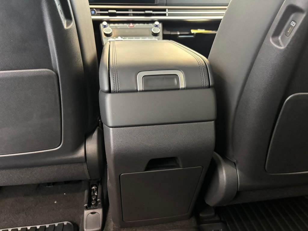 Used 2025 White Hyundai SEL image 25