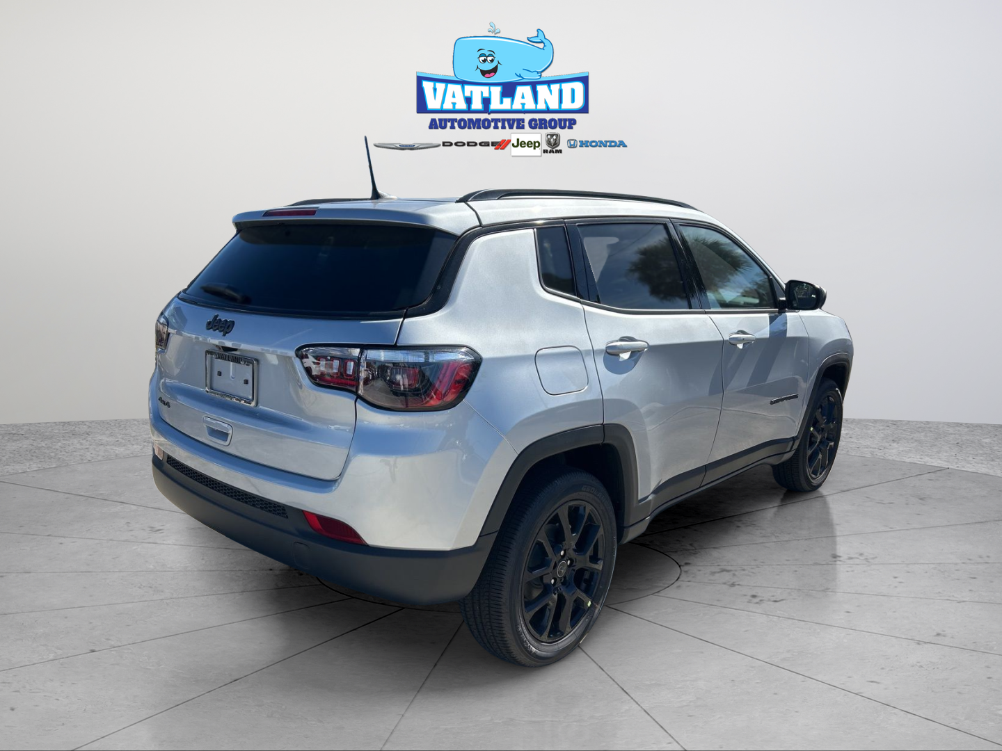 New 2026 Silver Zynith Metallic Clear-Coat Exterior Paint Jeep Latitude image 5