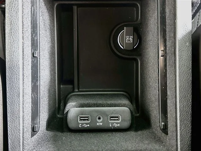 Used 2019 White Dodge SXT image 19