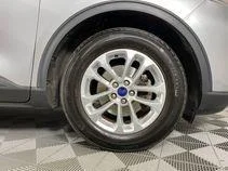 Used 2022 Iconic Silver Ford SE image 17