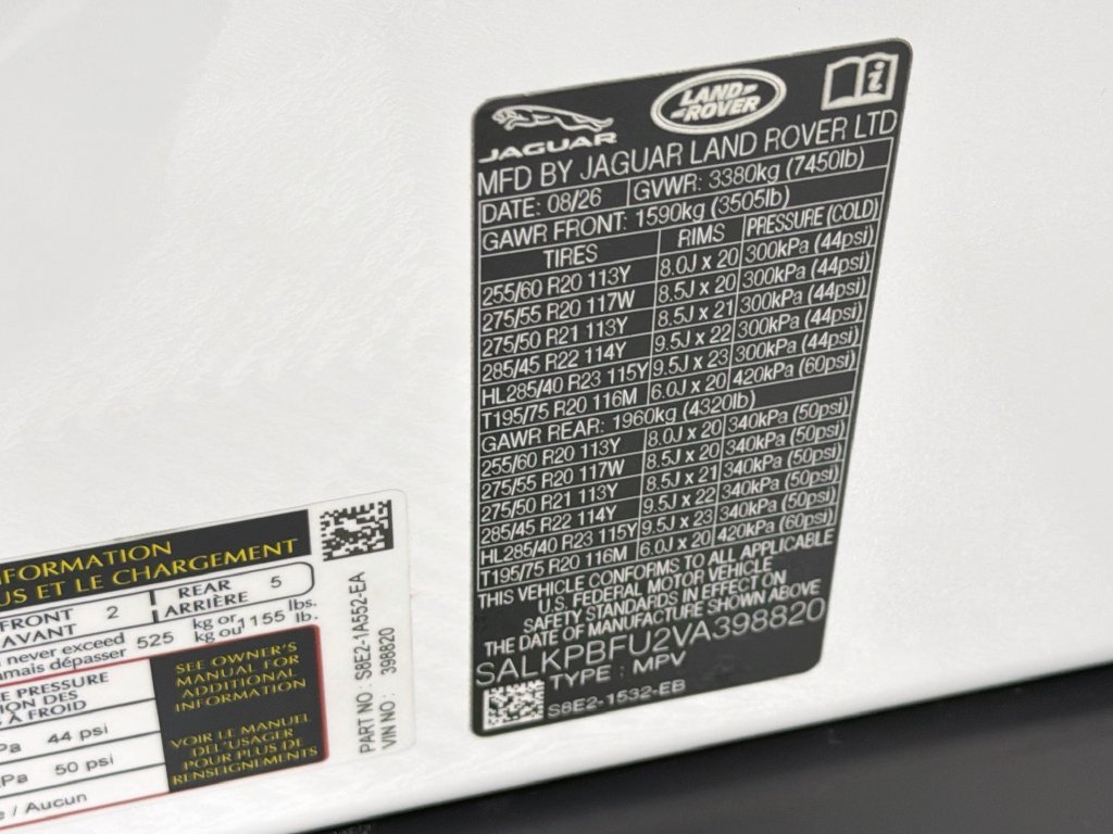 New 2027 Fuji White Land Rover SE image 34