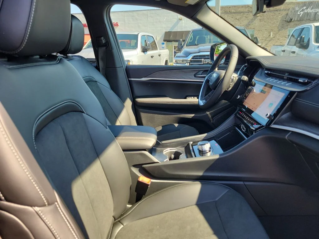 New 2026 Baltic Gray Metallic Clearcoat Jeep Altitude image 33