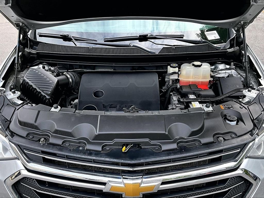Used 2020 Silver Ice Metallic Chevrolet LT image 31