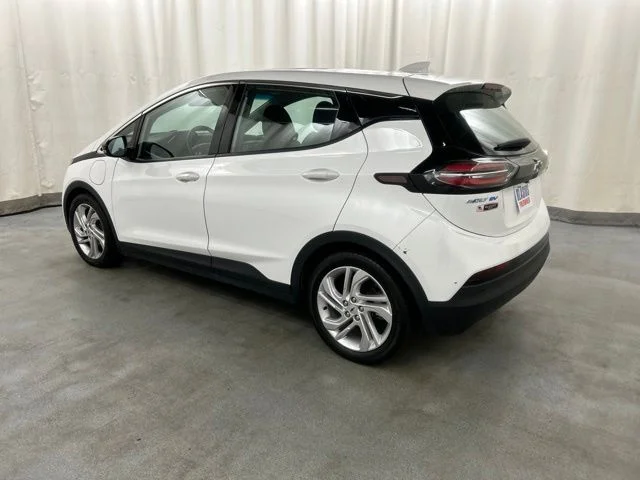 Used 2022 White Chevrolet 1LT image 3