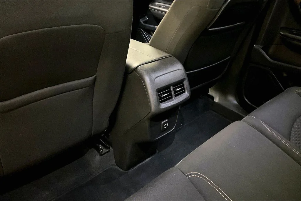 Used 2021 White GMC SLE image 10