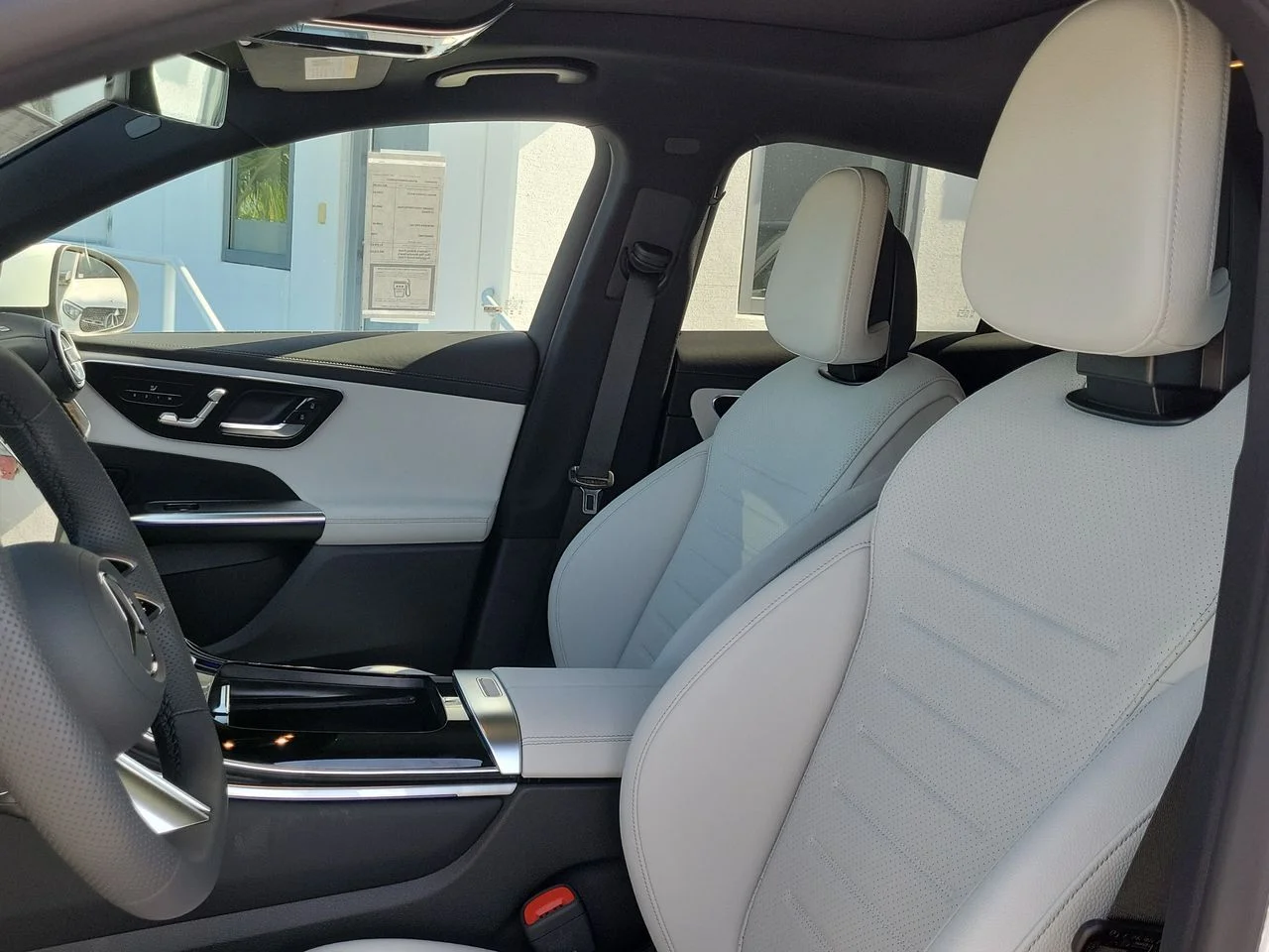 New 2027 Polar White Mercedes-Benz GLC 300 image 21