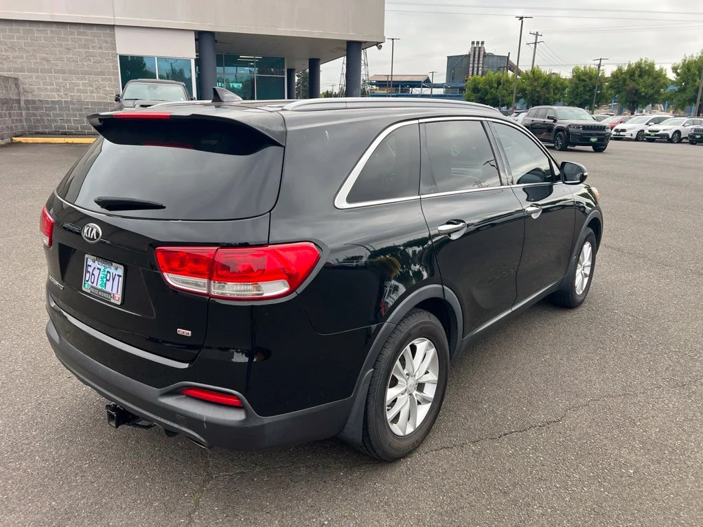 Used 2016 Black Kia LX image 4
