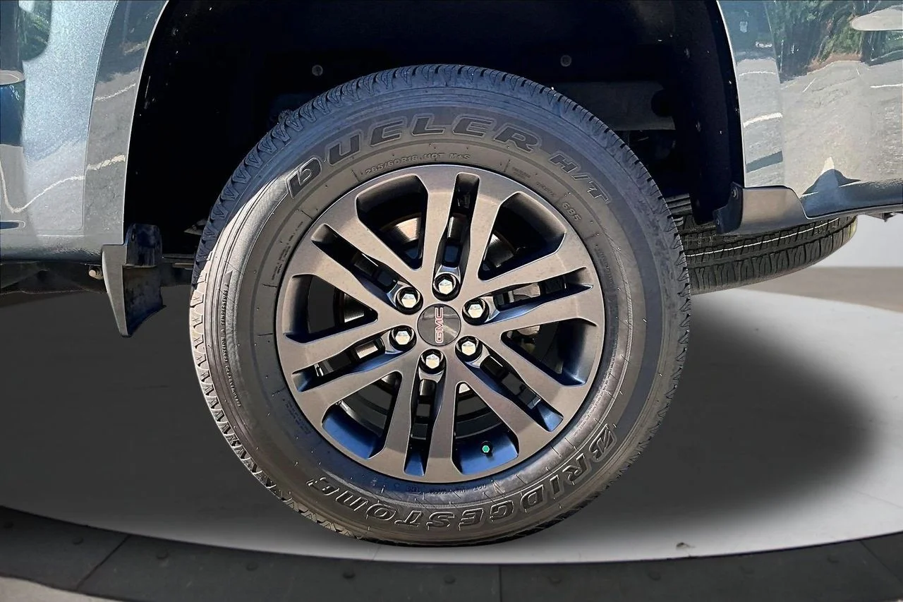 Used 2020 Blue GMC SLE1 image 32