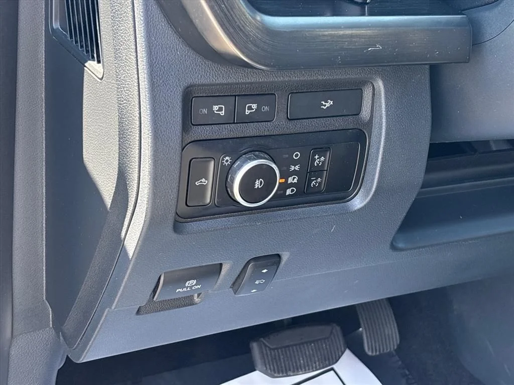 Used 2023 White Ford Lariat image 28